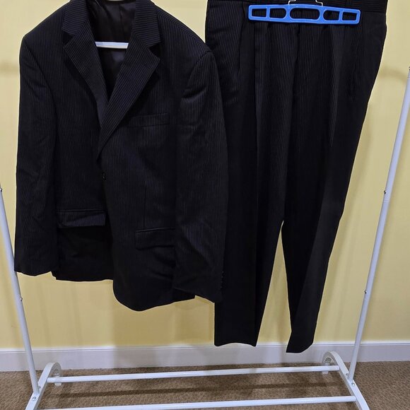 Geoffrey Beene black and white pinstripe suit - Picture 1 of 10